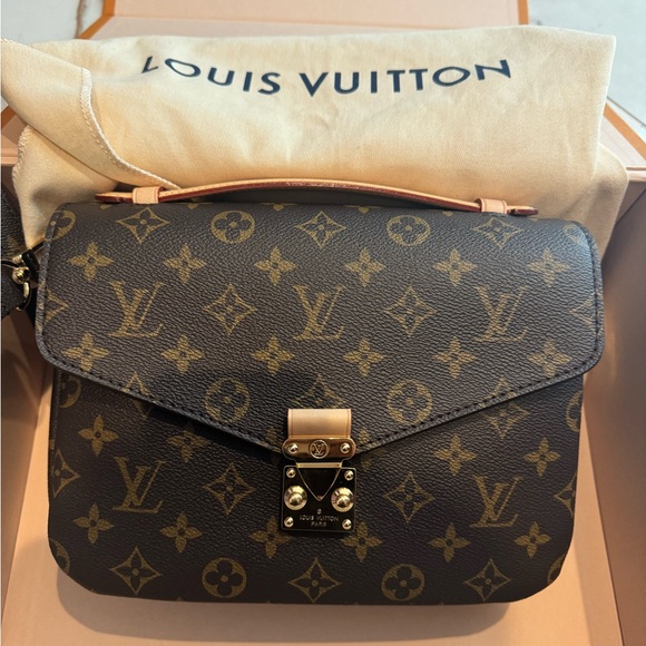 Louis Vuitton Pochette Métis - Picture 2 of 5